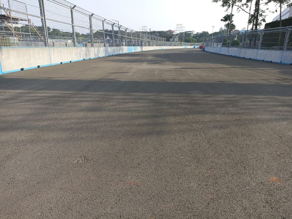 Kondisi sirkuit Formula E di JIEC Ancol, Jakut pada h-26 sebelum gelaran, Selasa (9/5/2023).