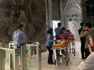 Kronologi Lift di Pakuwon Tower Macet hingga Belasan Orang Terjebak