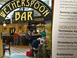 Zonk! Bar Ini Tawarkan Minuman Paling Buruk Untuk Pelanggannya