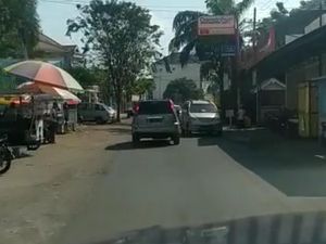 Viral Nissan X-Trail Halangi Ambulans Bawa Ibu Hamil di Probolinggo Viral Nissan X-Trail Halangi Ambulans Bawa Ibu Hamil di Probolinggo