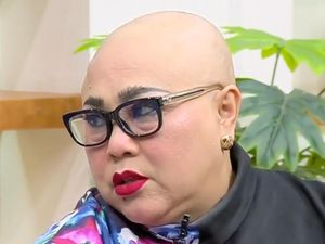Nunung Nggak Nangis Lagi Usai Botak karena Kemo: Air Matanya Habis Nunung Nggak Nangis Lagi Usai Botak karena Kemo: Air Matanya Habis