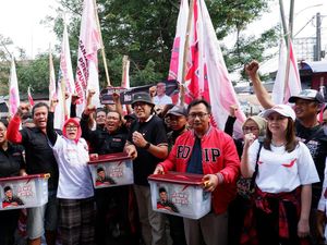 Ono Surono Bakal Daftarkan Nama Bacaleg DPD PDIP Jabar ke KPU Ono Surono Bakal Daftarkan Nama Bacaleg DPD PDIP Jabar ke KPU