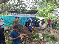 Tewas Diduga Dianiaya, Makam Mantan Polisi Jombang Dibongkar