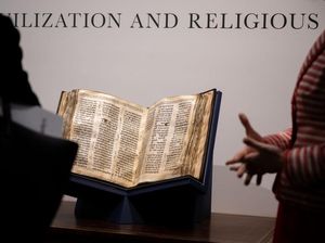 Wah! Alkitab Tertua di Dunia Laku Rp 567 Miliar di New York