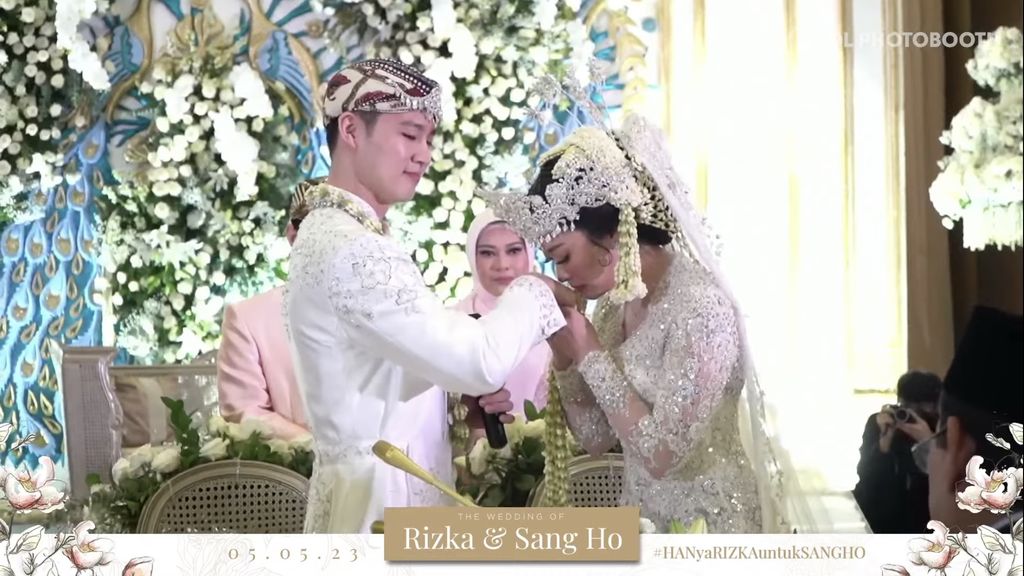 Pernikahan anak Bupati Pandeglang dan YouTuber asal Korea Pernikahan anak Bupati Pandeglang dan YouTuber asal Korea.