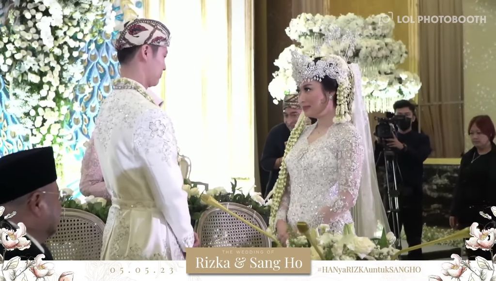Pernikahan anak Bupati Pandeglang dan YouTuber asal Korea Pernikahan anak Bupati Pandeglang dan YouTuber asal Korea.