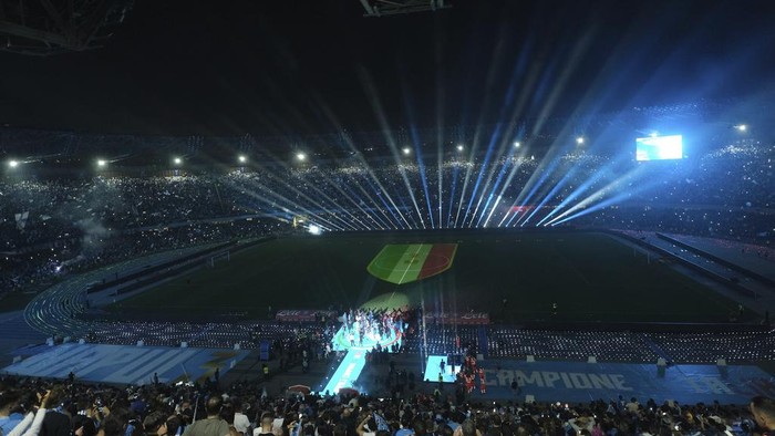 Napoli players celebrate the end of the Italian Serie A soccer match between Napoli and Fiorentina at the Diego Armando Maradona stadium in Naples, Italy, Sunday, May 7, 2023. (Alessandro Garofalo/LaPresse via AP)