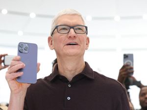 CEO Apple Tak Ambil Pusing Soal Tarif Impor Trump CEO Apple Tak Ambil Pusing Soal Tarif Impor Trump