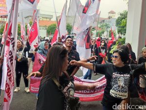 Beri Dukungan ke Ganjar, Relawan Serahkan Ribuan KTP ke PDIP Jateng