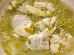 Resep Sup Ayam Daun Asam yang Berkuah Bening Asam Segar