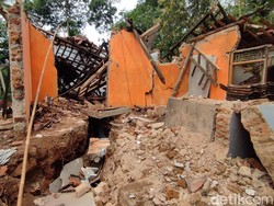 Satu Rumah Warga Ciamis Ambruk Terdampak Pergerakan Tanah