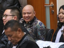 Kepalan Tangan Irjen Teddy Usai Lolos dari Vonis Mati