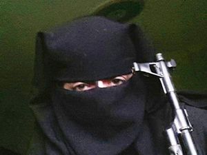 Dulu Anggota ISIS Bercadar, Wanita Ini Ubah Image Jadi Influencer Fashion Dulu Anggota ISIS Bercadar, Wanita Ini Ubah Image Jadi Influencer Fashion