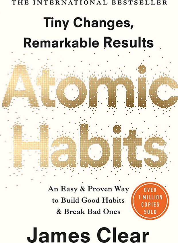 Buku Atomic Habits.