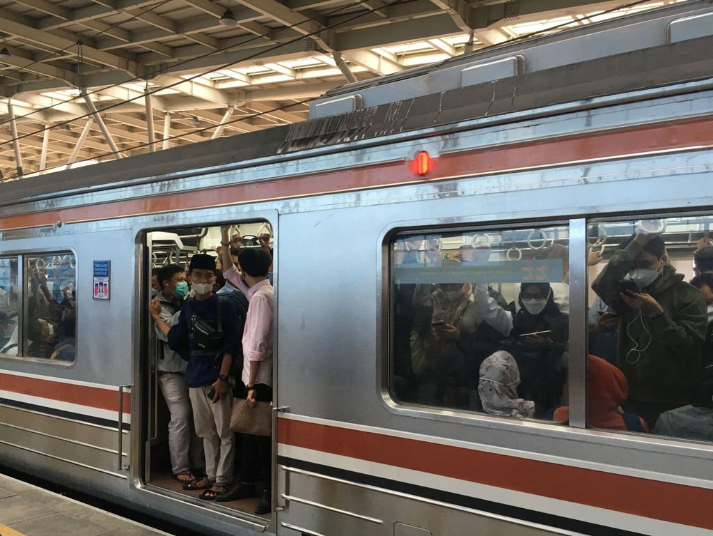 Auto Sesak di Stasiun Manggarai saat Jam Pulang Kantor (Magdalena Handrica Natasya Gadja/detikcom)