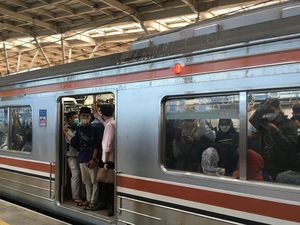 Cegah Stasiun Manggarai Chaos, KCI Siapkan Kereta Feeder Cegah Stasiun Manggarai Chaos, KCI Siapkan Kereta Feeder