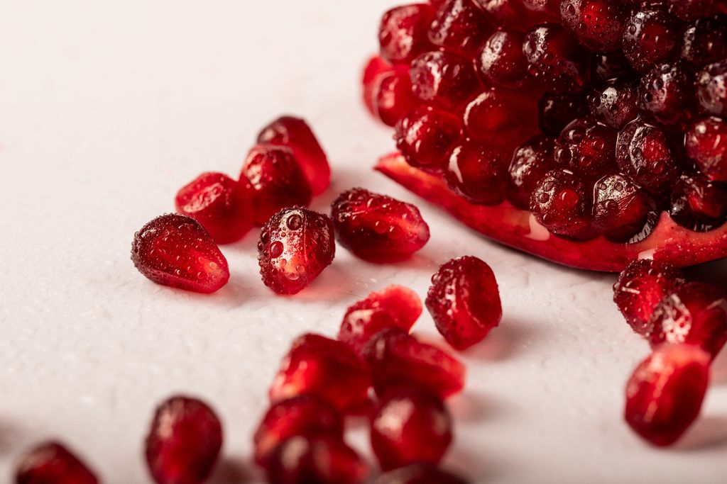Buah Pomegranate. Foto: Pexels.com/Rahel Barenshtein