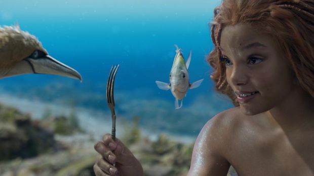 Film live-action The Little Mermaid (2023) (L-R): Scuttle (voiced by Awkwafina), Flounder (voiced by Jacob Tremblay), and Halle Bailey as Ariel in Disney's live-action THE LITTLE MERMAID. Photo courtesy of Disney. © 2023 Disney Enterprises, Inc. All Rights Reserved.