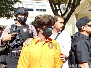 WN Iran Penyelundup 264 Kg Sabu Cair Dibekuk Saat Terdampar di Pantai Banten WN Iran Penyelundup 264 Kg Sabu Cair Dibekuk Saat Terdampar di Pantai Banten