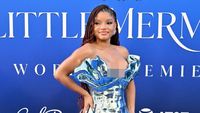 7 Gaya Halle Bailey Pakai Gaun Air Bak Putri Duyung di Premier Little Mermaid