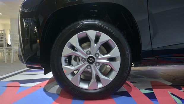 Hyundai Stargazer varian terbawah Active mendapat penyegaran berupa tambahan AC double blower dan pelek alloy 15 inci. Model baru ini meluncur pada Rabu (10/5/2023).