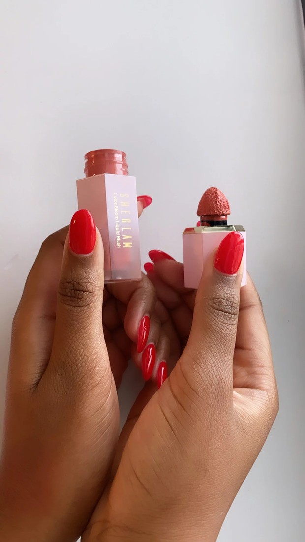 Ilustrasi liquid blush.