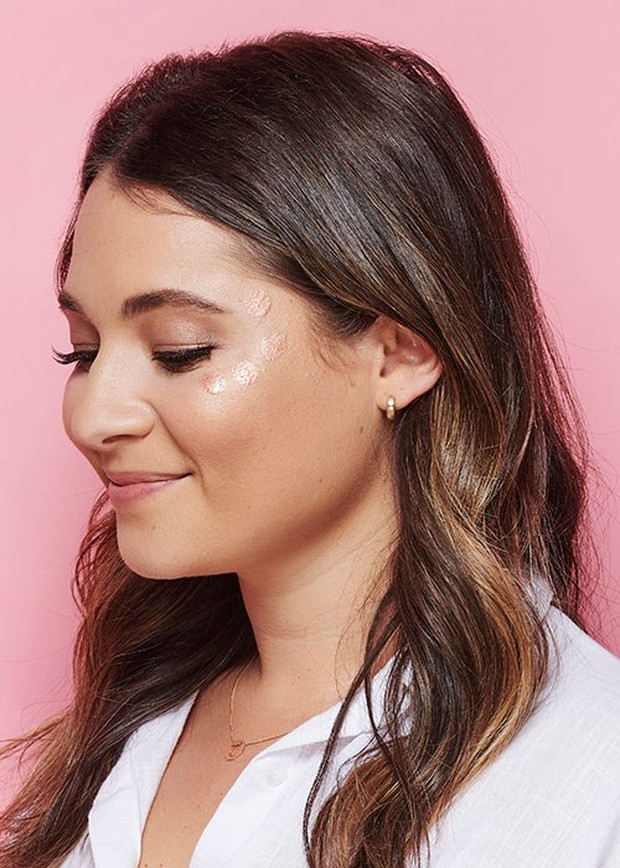 Ilustrasi liquid highlighter/Foto:Pinterest/beautycrew.com.au Ilustrasi liquid highlighter.