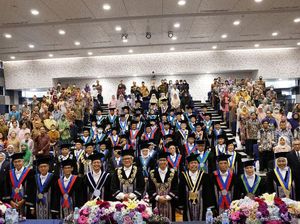ITS Kukuhkan 6 Guru Besar, Kini Miliki 157 Profesor ITS Kukuhkan 6 Guru Besar, Kini Miliki 157 Profesor