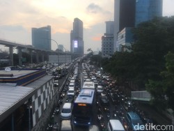 Jalan Gatsu Arah Semanggi dan Cawang Macet di Jam Pulang Kantor Sore Ini