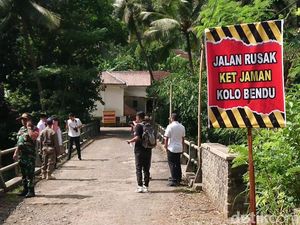 Warga Protes Jalan Rusak Pakai Pantun, Ini Balasan Bupati Trenggalek Warga Protes Jalan Rusak Pakai Pantun, Ini Balasan Bupati Trenggalek