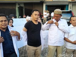 Tolak Pencopotan Akbar Alfaro, Kader Gerindra Palembang Aksi Lepas Baju