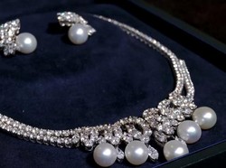 Wujud Kalung Swan Lake Putri Diana yang Akan Dilelang di New York