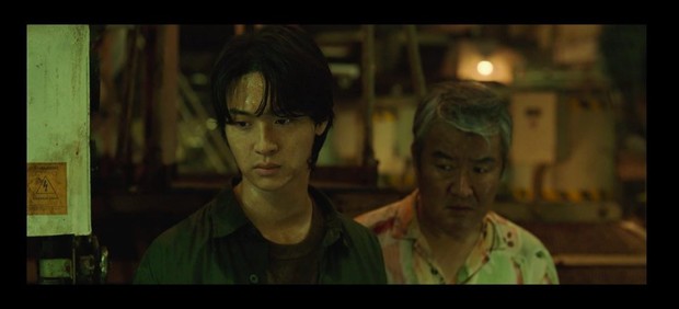 Kang Dong Yoon di film Project Wolf Hunting / Foto : Courtesy of Viu Kang Dong Yoon di film Project Wolf Hunting / Foto : Courtesy of Viu