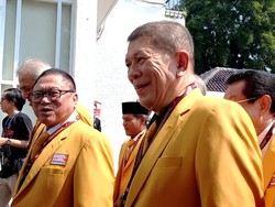 Dipimpin OSO, Hanura Daftarkan Caleg 2024 ke KPU