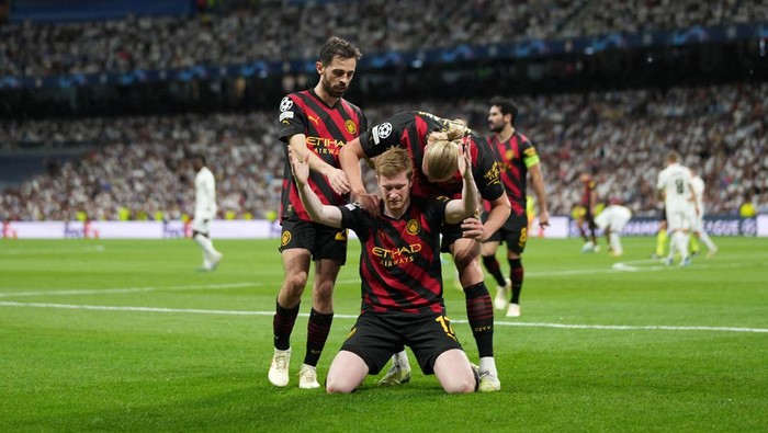MADRID, SPAIN - MAY 09: Kevin De Bruyne of Manchester City celebrates after scoring the teams first goal during the UEFA Champions League semi-final first leg match between Real Madrid and Manchester City FC at Estadio Santiago Bernabeu on May 09, 2023 in Madrid, Spain. (Photo by Tom Flathers/Manchester City FC via Getty Images)