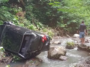 Belajar Nyetir, Pemobil Terjun ke Jurang di Jatinom Klaten Belajar Nyetir, Pemobil Terjun ke Jurang di Jatinom Klaten
