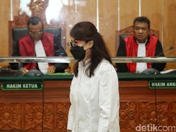Momen Linda Alias Anita Dengar Vonis Hakim 17 Tahun Bui di Kasus Teddy Minahasa