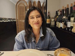 Rahasia Tampil Awet Muda Ala Dian Sastrowardoyo