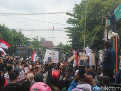 Massa Nelayan Pati Demo Tolak PP tentang Penangkapan Ikan Terukur
