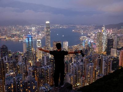 Menikmati Indahnya Lanskap Kota Hong Kong dari Ketinggian