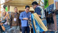 Momen Erick Thohir Borong Dagangan UMKM di Labuan Bajo