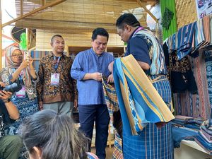 Momen Erick Thohir Borong Dagangan UMKM di Labuan Bajo