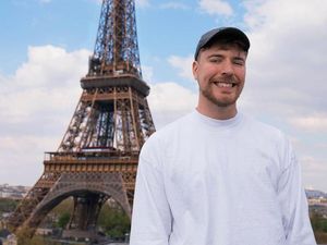 Youtuber Terkenal Ini Ketakutan Nafkahnya Berkurang, Ada Apa? Youtuber Terkenal Ini Ketakutan Nafkahnya Berkurang, Ada Apa?