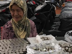 Cerita Nenek Suainah Beli Motor Pakai Uang Receh Hasil Nabung 2 Tahun