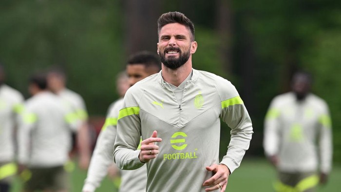 MILAN, ITALY - MAY 09: Olivier Giroud of AC Milan in action during AC Milan training session ahead of their UEFA Champions League semi-final first leg match against FC Internazionale at Giuseppe Meazza Stadium on May 09, 2023 in Milan, Italy. (Photo by Claudio Villa/AC Milan via Getty Images)
