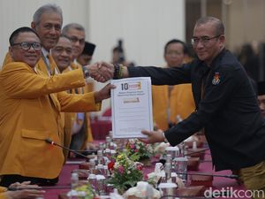 Momen Partai Hanura Daftarkan Caleg DPR 2024 ke KPU