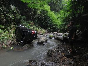Penampakan Mobil Masuk Jurang Dekat Kelok 9 Sumbar, Sekeluarga Tewas Penampakan Mobil Masuk Jurang Dekat Kelok 9 Sumbar, Sekeluarga Tewas