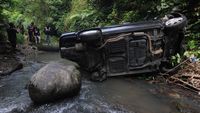 Penampakan Mobil Jatuh ke Jurang di Klaten