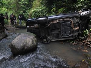 Penampakan Mobil Jatuh ke Jurang di Klaten Penampakan Mobil Jatuh ke Jurang di Klaten