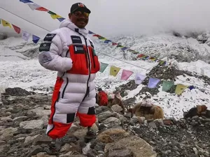 Cetak Sejarah! Mendaki Gunung Everest meski 2 Kaki Diamputasi